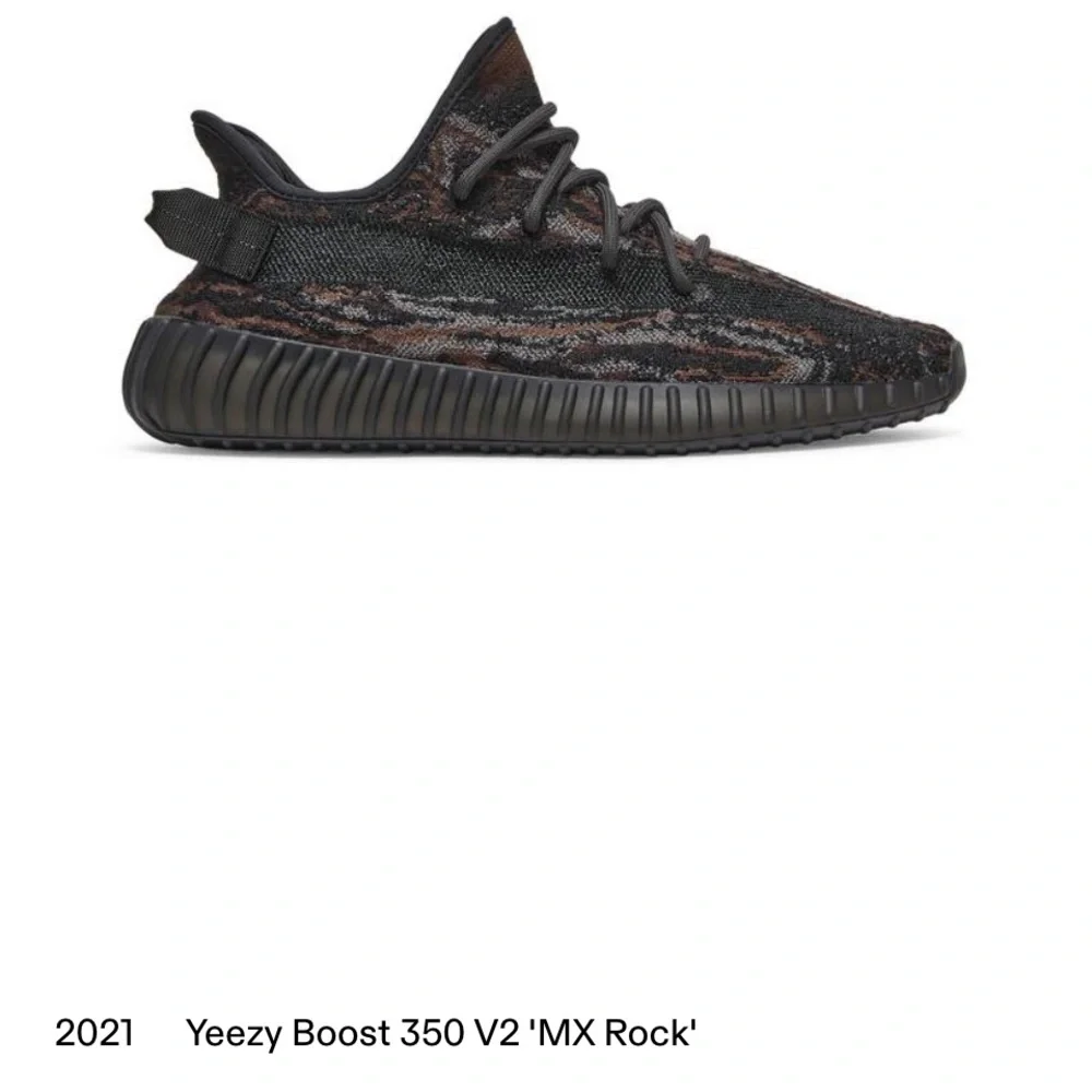 Mint Condition size 6 Yeezy 350 V2 Boost. Box included ! Excellent condition - Picture 1 of 6
